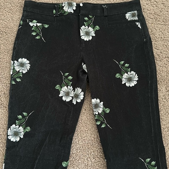 Banana Republic Black and White Pants with Floral Print Size 6 - Picture 3 of 9